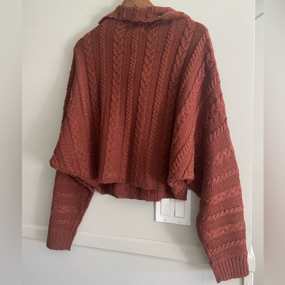 🌸 Revamped 🌸 cropped cable knit sweater - Picture 2 of 6